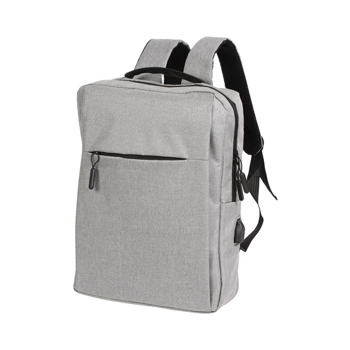 TX-152, Backpack fabricada en poliéster, con bolsillo frontal de cierre, tirantes ajustables y puerto integrado para carga USB.